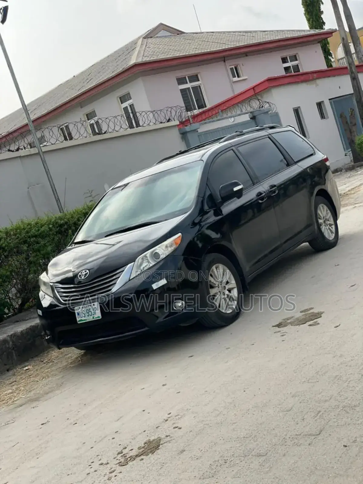 2013 Toyota Sienna XLE AWD 7-Passenger