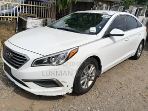 Hyundai Sonata Base Sedan FWD (2.4L 4cyl 6A) 2016 White