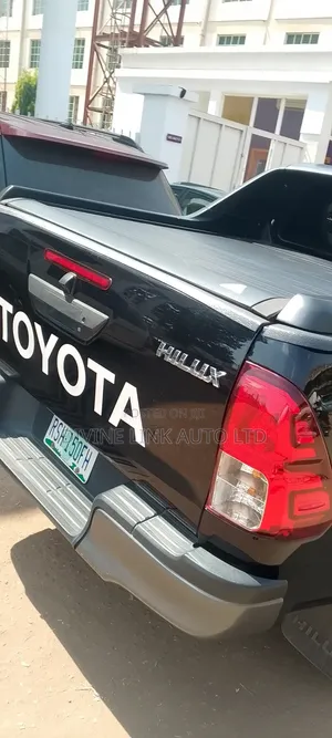 Rolling Cover Spoiler for Hilux