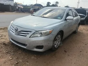 Toyota Camry LE 4dr Sedan (2.5L 4cyl 6A) 2011 Silver