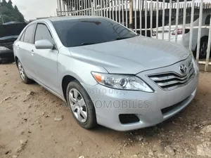 Toyota Camry LE 4dr Sedan (2.5L 4cyl 6A) 2011 Silver