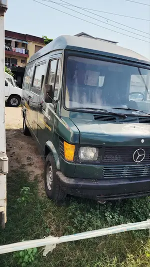 Mercedes-Benz T1/TN 2000 Green