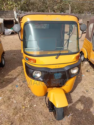 Bajaj RE 2023