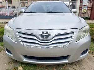 Toyota Camry LE 4dr Sedan (2.5L 4cyl 6AM) 2010 Silver