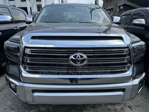 Toyota Tundra 1794 5.7L V8 w/FFV 4x4 CrewMax 5.6 ft. box 145.7 in. WB