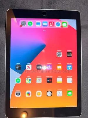Apple iPad 9.7 64 GB Gray