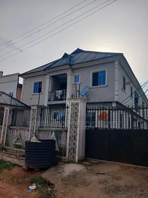3bdrm Block of Flats in Irhirhi  Estate, Benin City for sale