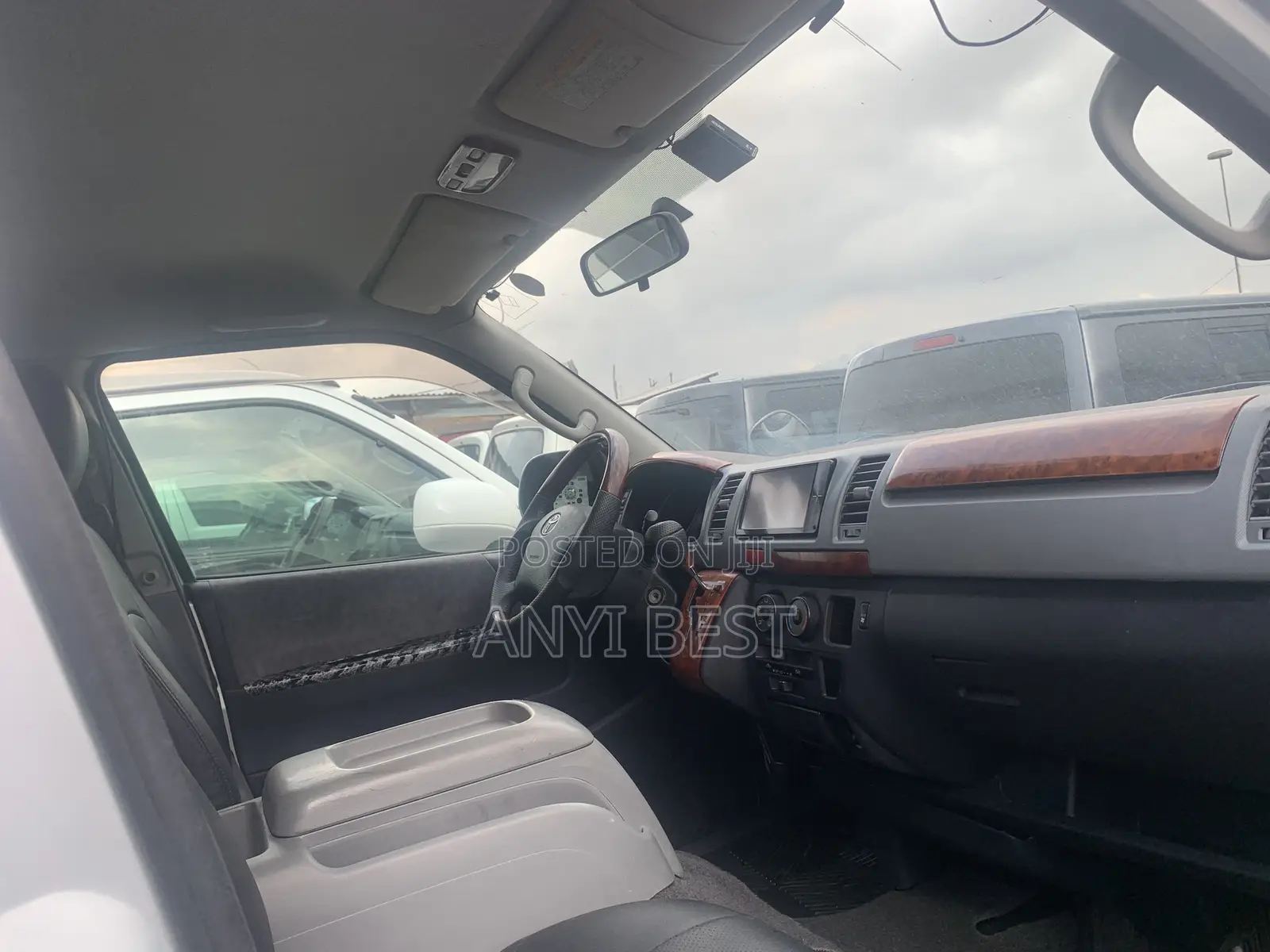 Toyota HiAce 2013 Silver