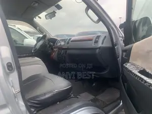 Toyota HiAce 2013 Silver