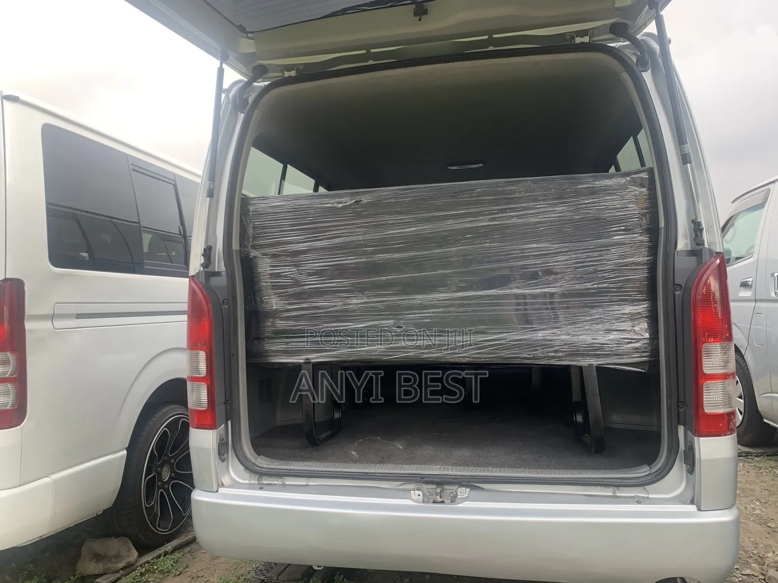 Toyota HiAce 2013 Silver