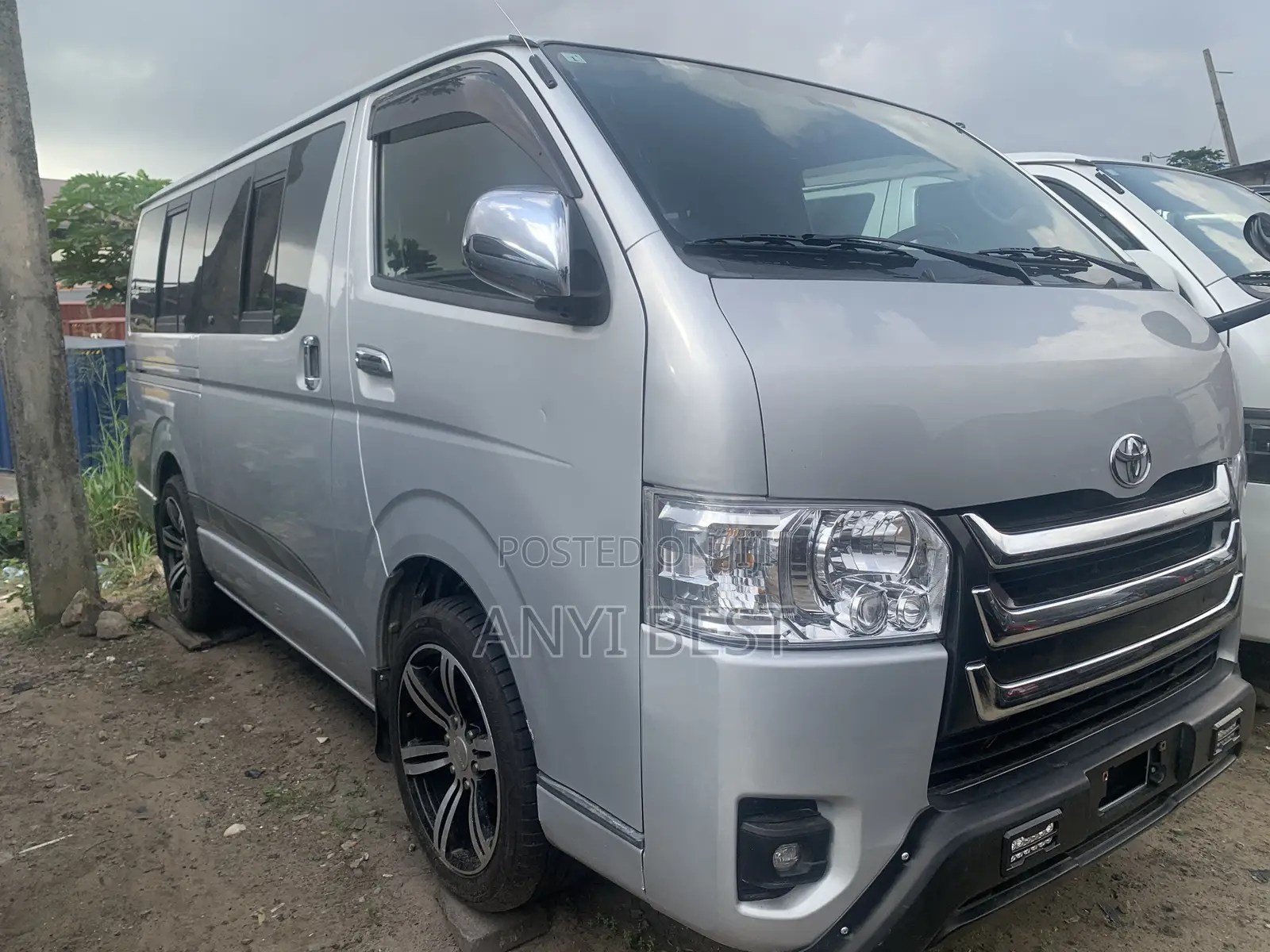 Toyota HiAce 2013 Silver