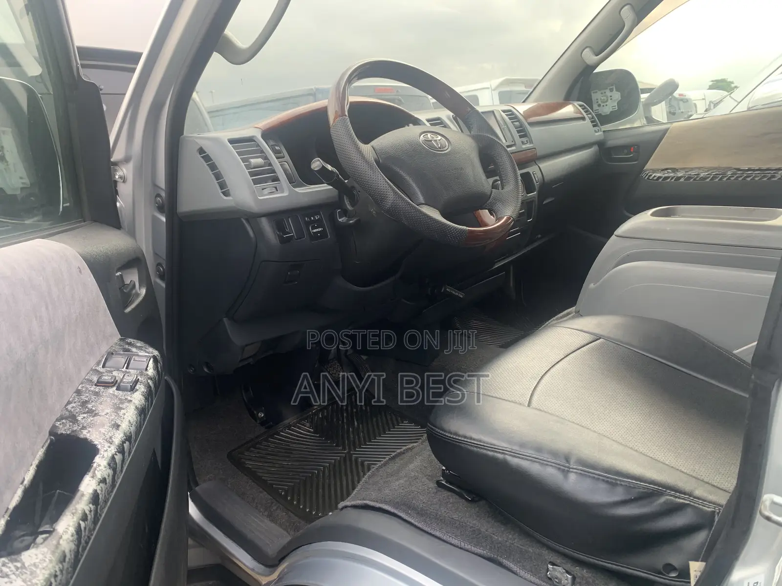 Toyota HiAce 2013 Silver