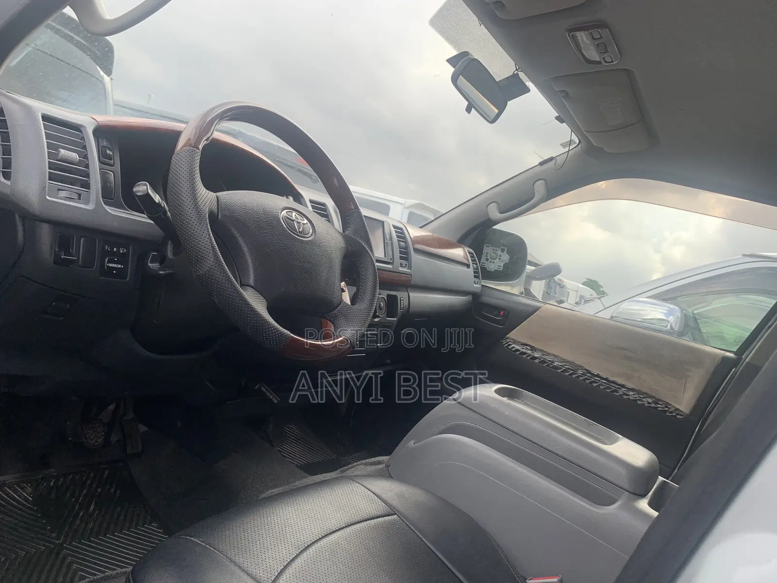 Toyota HiAce 2013 Silver