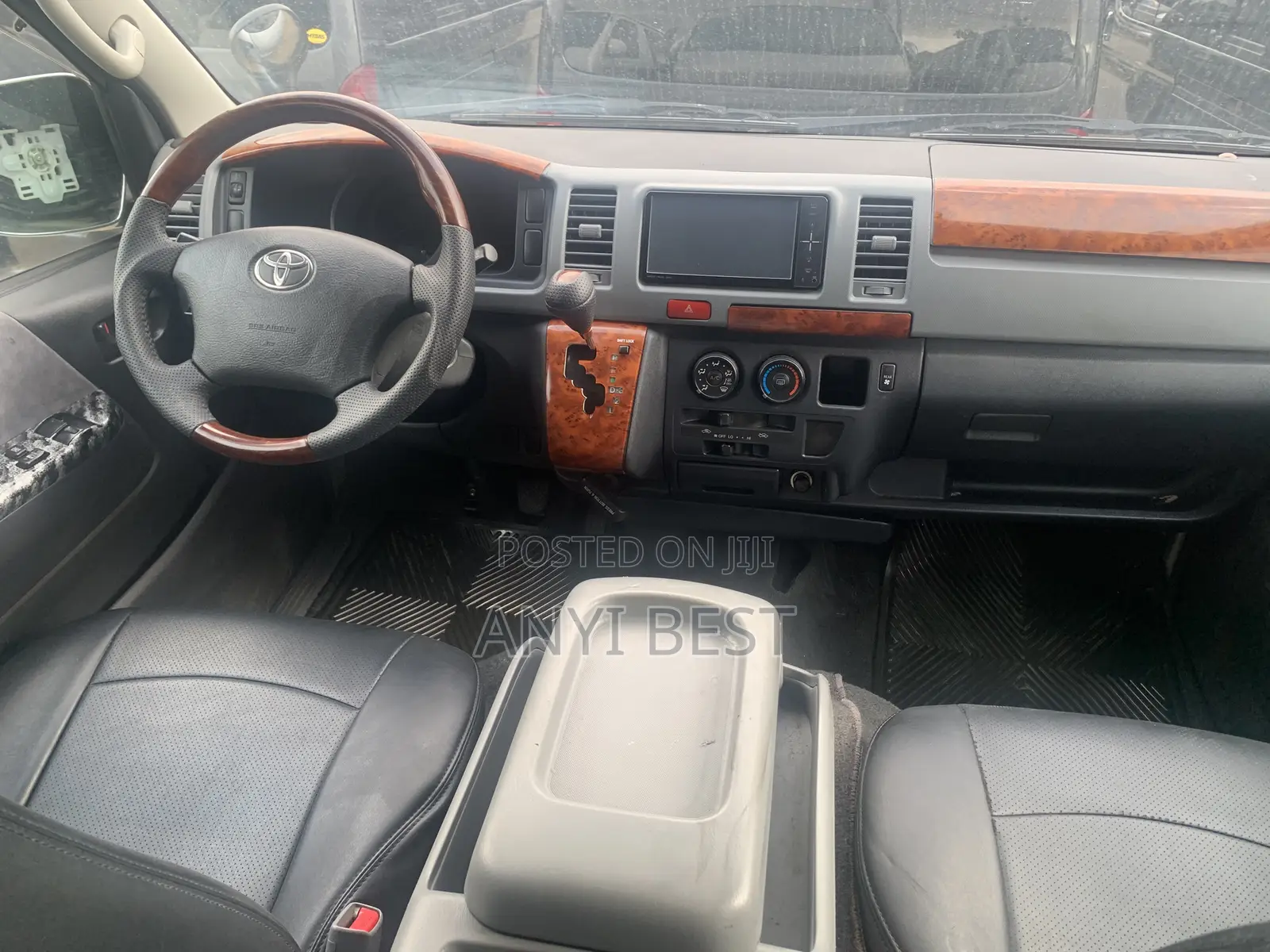 Toyota HiAce 2013 Silver