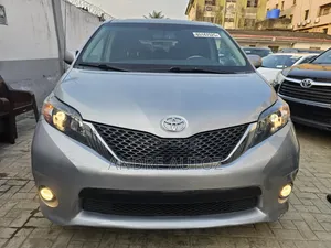 Toyota Sienna SE 8-Passenger 4dr Minivan (3.5L 6cyl 6A) 2014 Silver