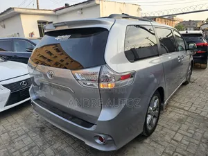 Toyota Sienna SE 8-Passenger 4dr Minivan (3.5L 6cyl 6A) 2014 Silver