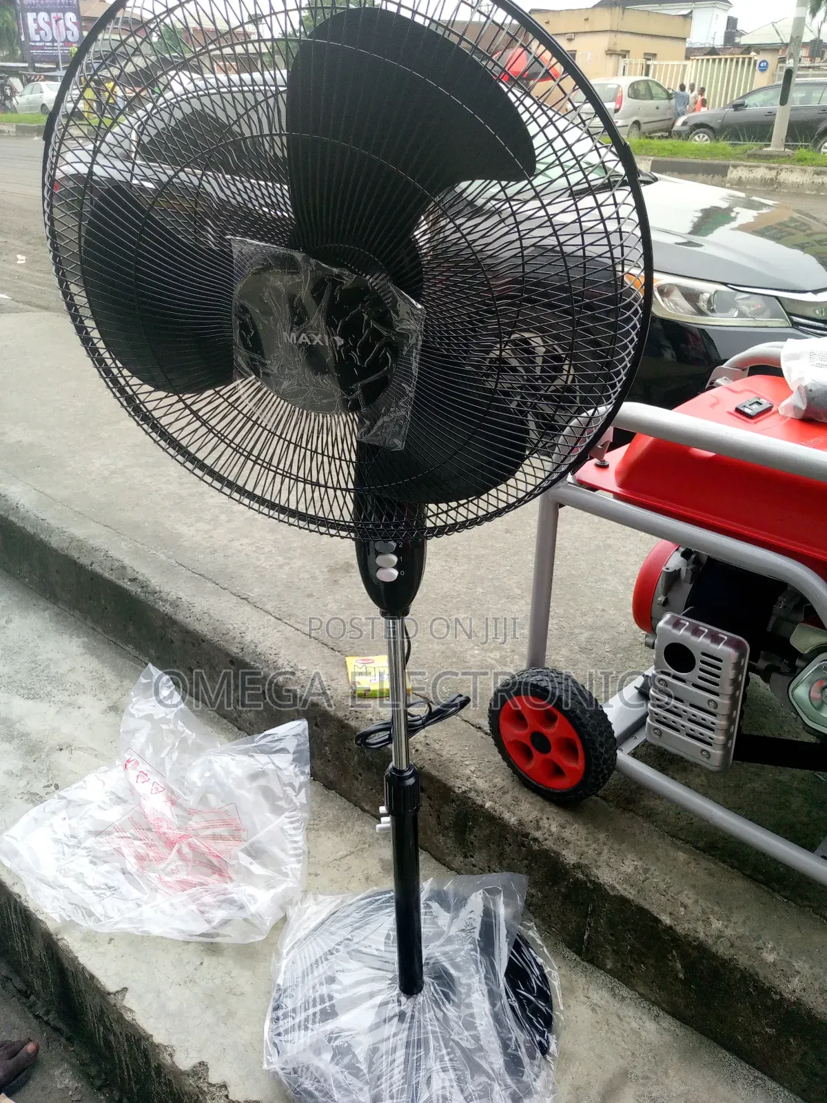 Maxi Rechargeable Fan 18inches