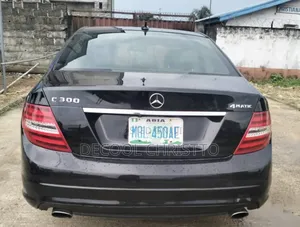 Mercedes-Benz C300 Luxury Sedan RWD (3.0L 6cyl 7A) 2009 Black