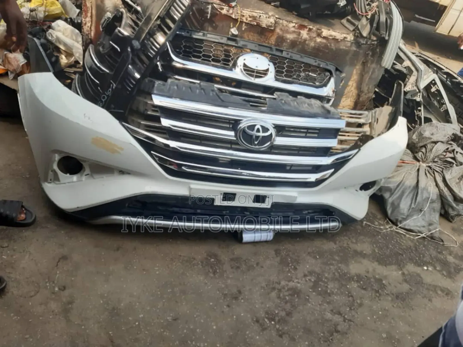 Complete Front Bumper Rush 2018