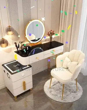 Elegant Design Dressing Mirror Console