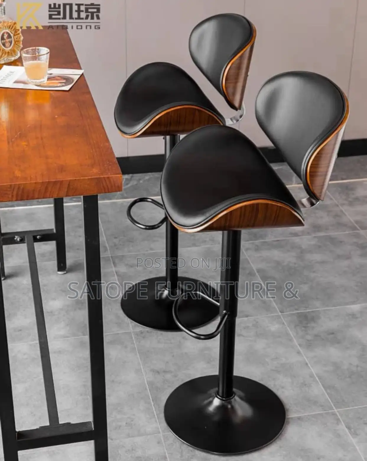 Elegant Design Restaurant Kitchen Bat Stool.