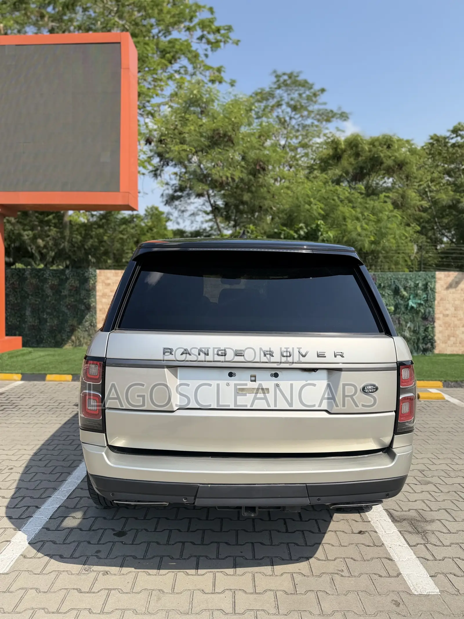 Land Rover Range Rover Vogue 2020 Gold