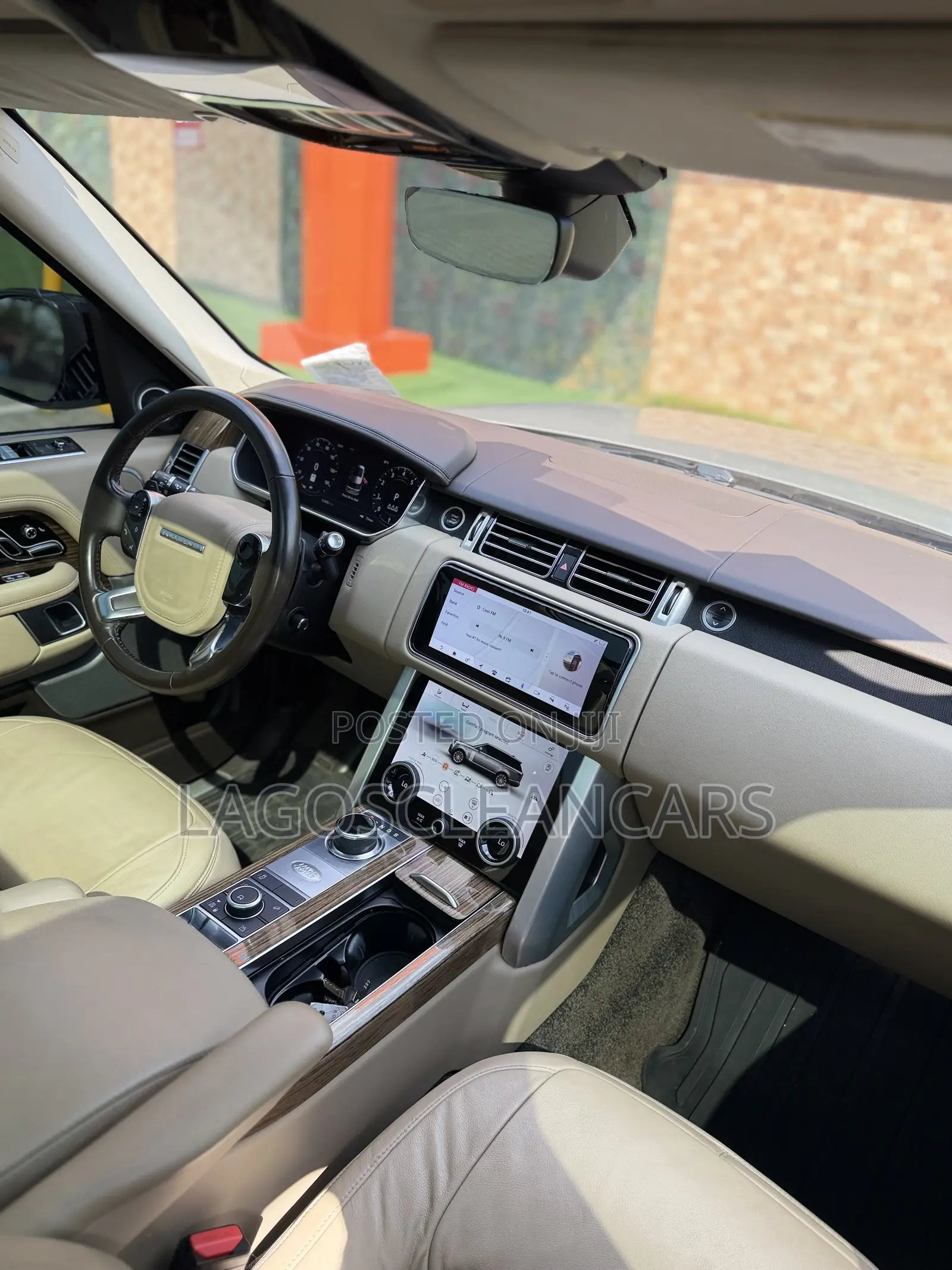 Land Rover Range Rover Vogue 2020 Gold