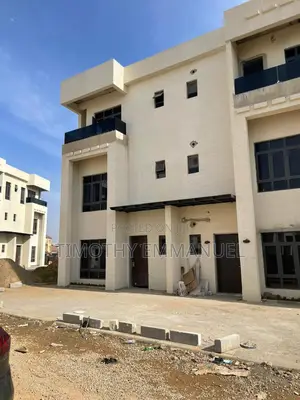 5bdrm Duplex in Idu Karmo for sale