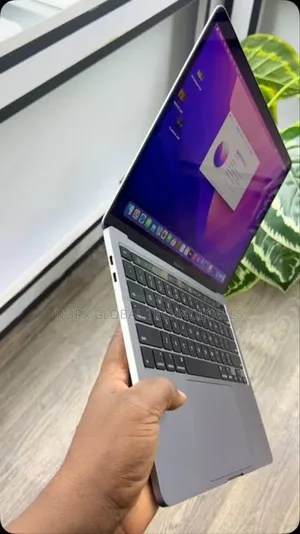 Laptop Apple MacBook Pro 2022 M2 8GB Apple M2 SSD 256GB
