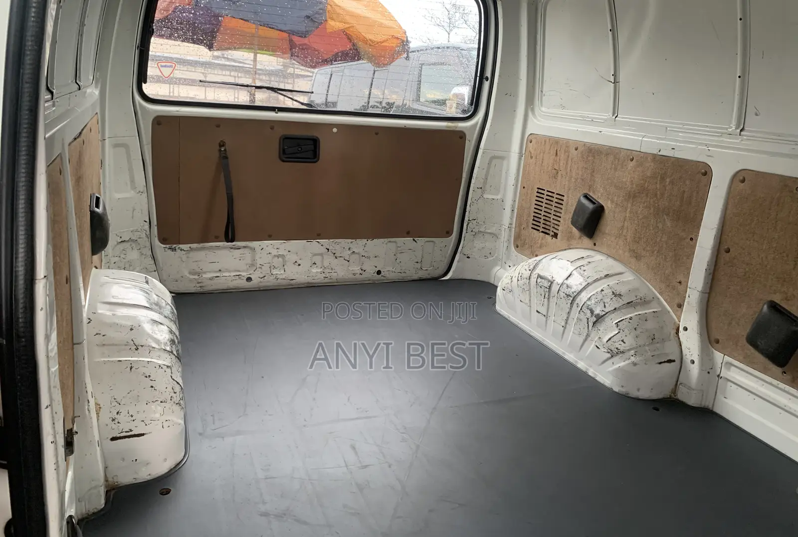 Toyota HiAce 2005 White