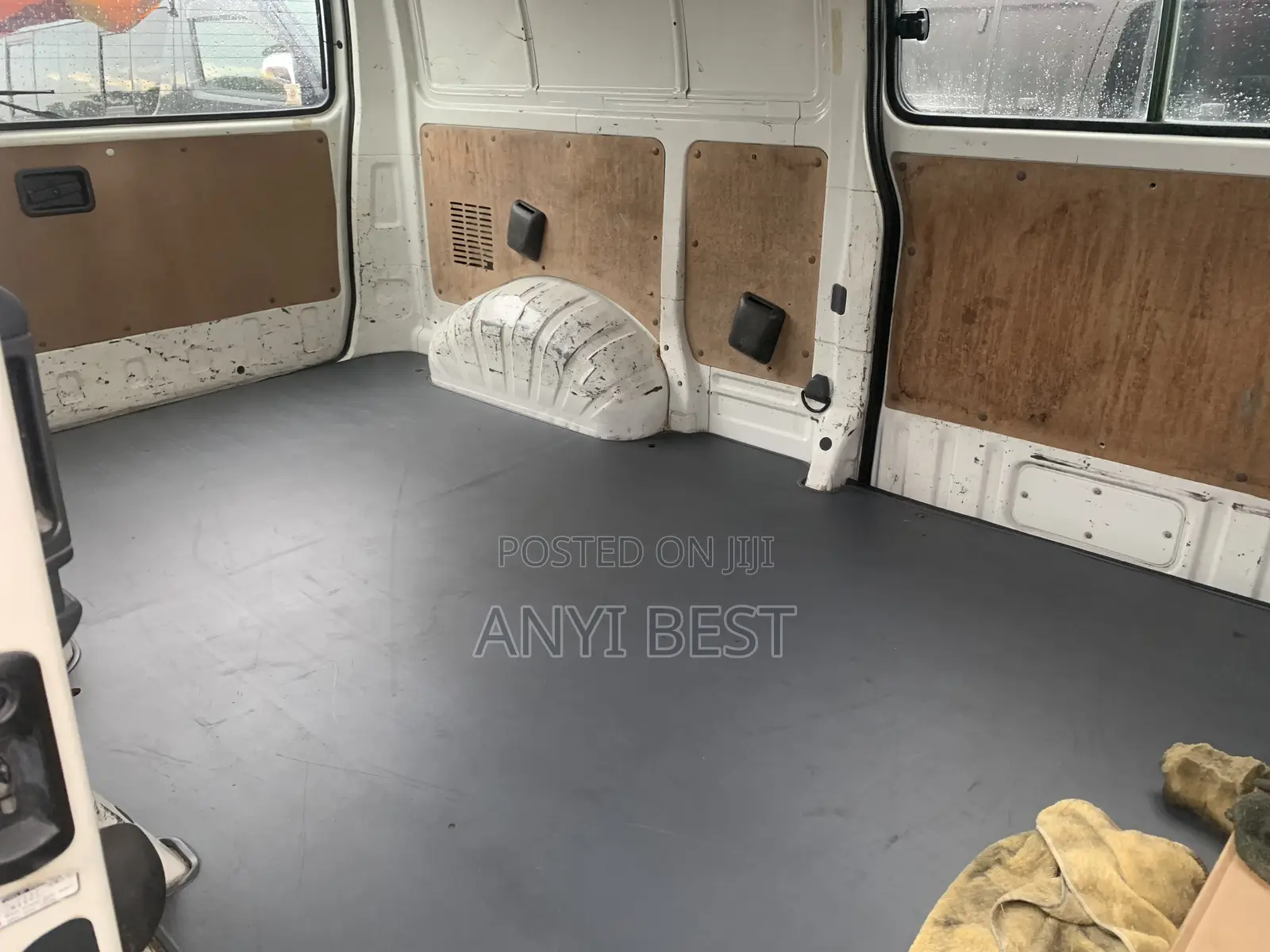 Toyota HiAce 2005 White