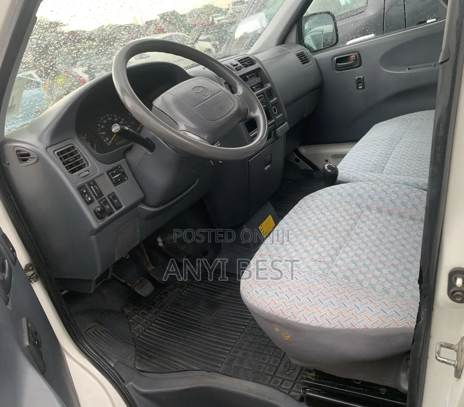 Toyota HiAce 2005 White