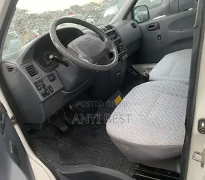 Toyota HiAce 2005 White