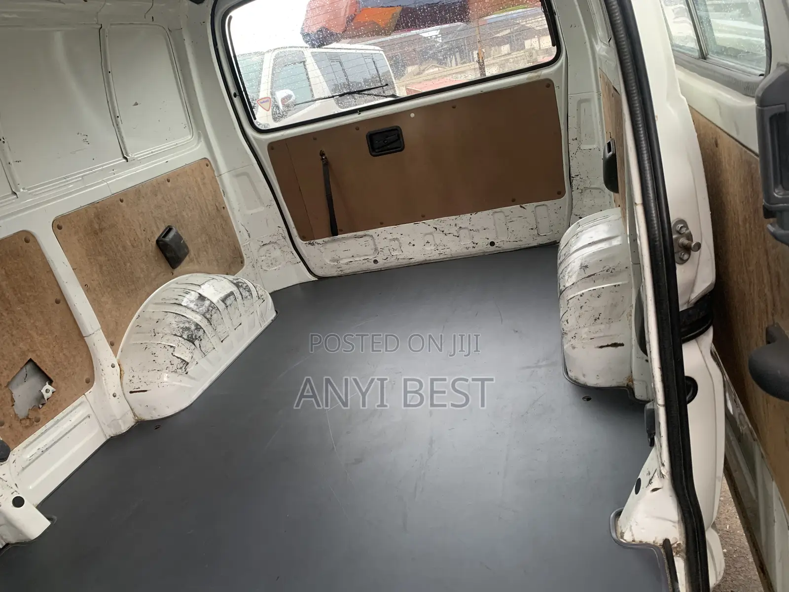 Toyota HiAce 2005 White