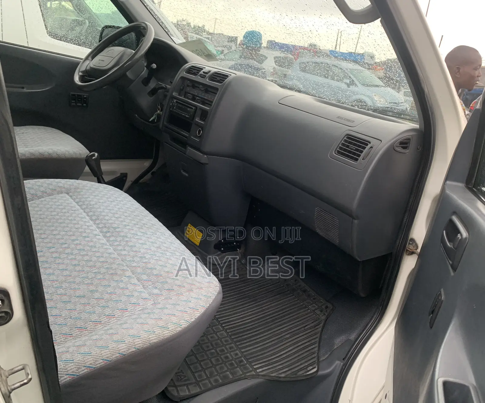 Toyota HiAce 2005 White