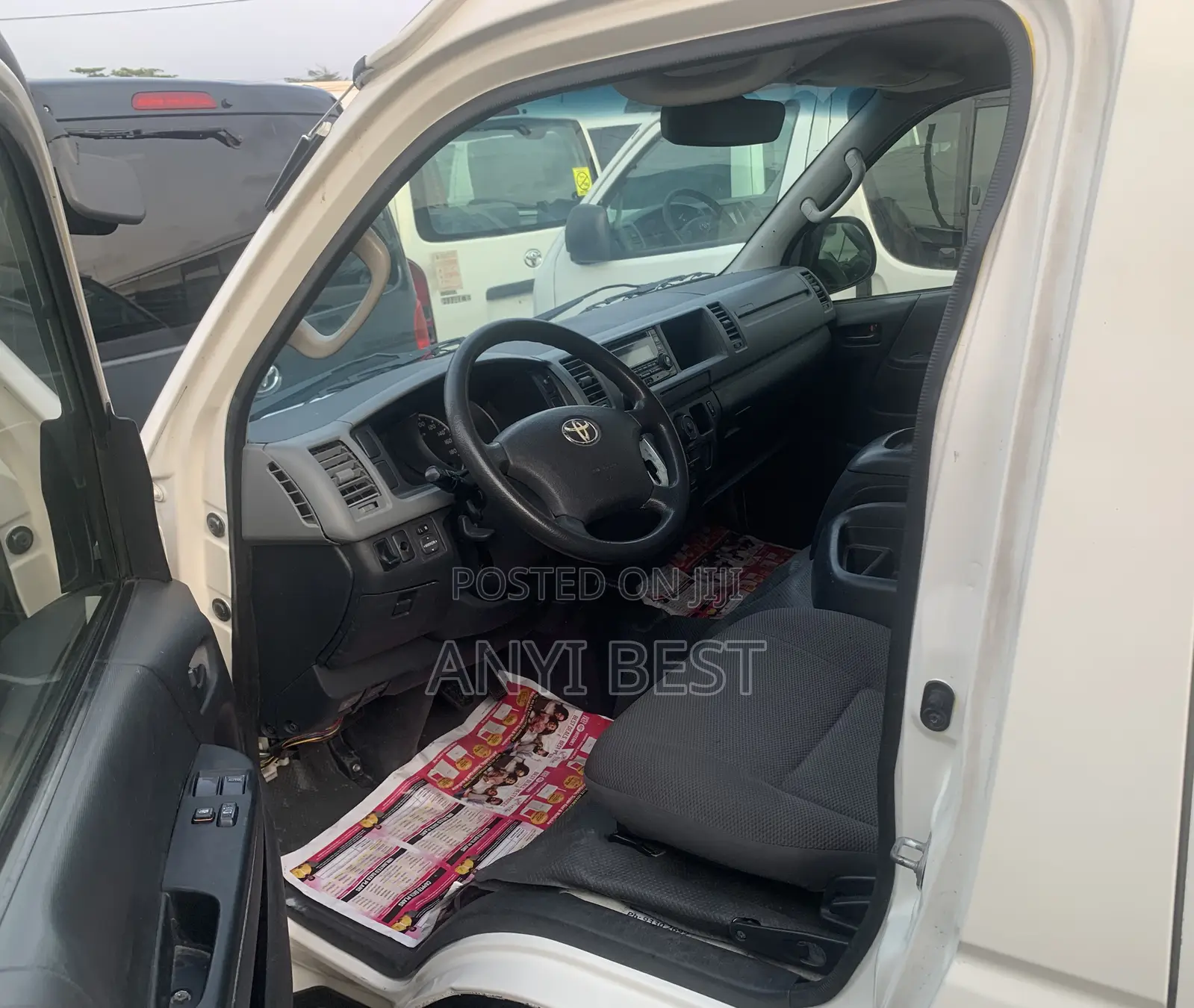 Toyota HiAce 2017 White