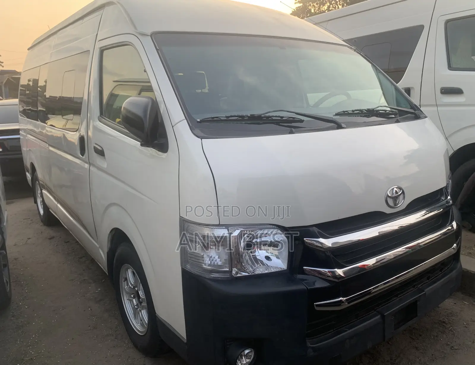 Toyota HiAce 2017 White
