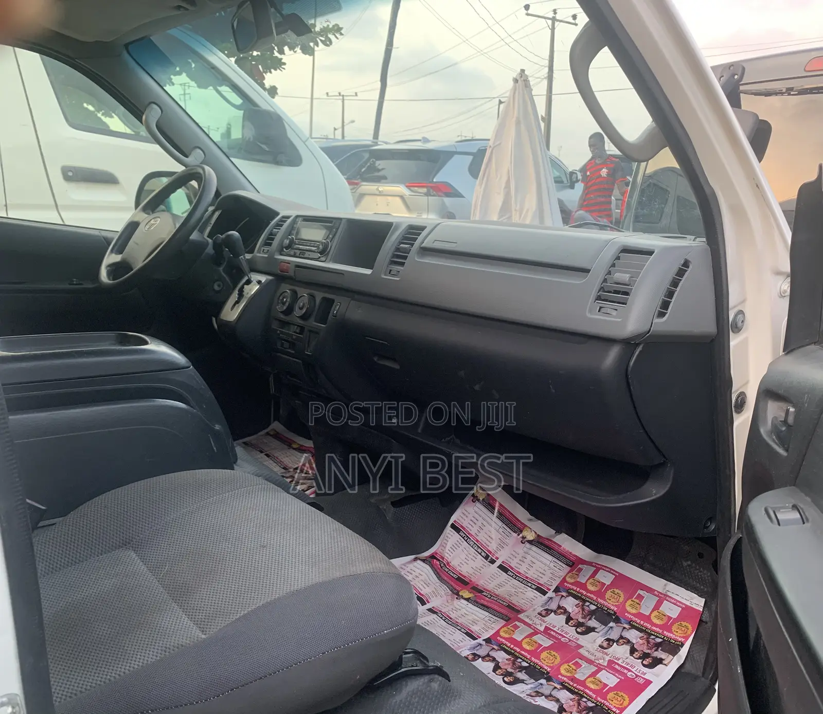 Toyota HiAce 2017 White