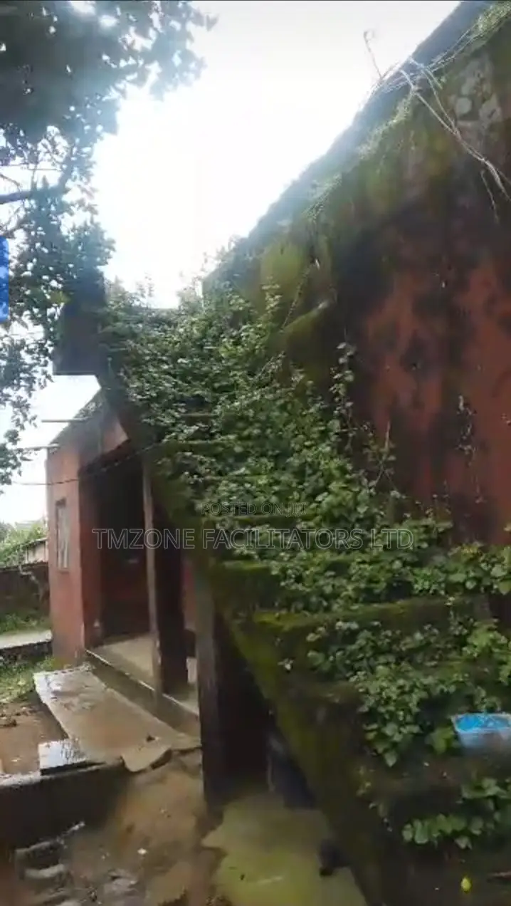 Full Plot of Land With 3bdrm Flat at Decking Level