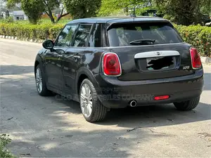 Mini Cooper 4dr Hatchback (1.5L 3cyl Turbo 6M) 2015 Black