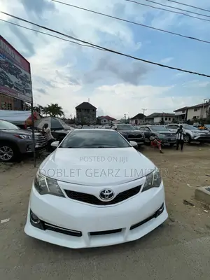 Toyota Camry LE 4dr Sedan (2.5L 4cyl 6A) 2014 White