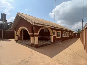 4bdrm Bungalow in Soka, Ibadan for sale