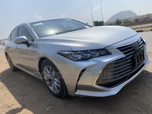 Toyota Avalon XLE FWD Sedan (3.5L V6 8A) 2019 Silver