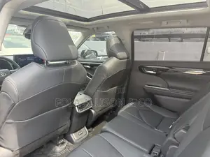 Toyota Highlander XSE AWD 2024 Black