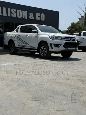 Toyota Hilux 2020 White