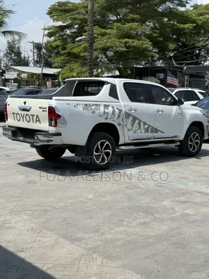 Toyota Hilux 2020 White