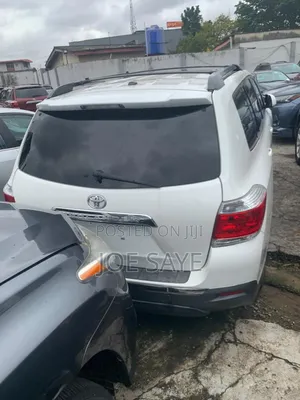 Toyota Highlander SE 2012 White