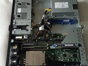 Server HP ProLiant DL20 Gen10 16GB Intel Xeon SSD 256GB