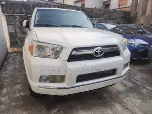 Toyota 4-Runner SR5 2WD 2012 White