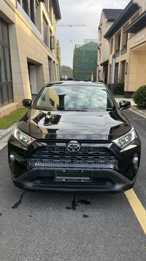 Toyota RAV4 XLE 2021 Black